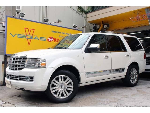 リンカーンナビゲーター ベースグレード 正規ディーラー車 点検記録簿 オーナーズブック スペアキー フルセグサイバーナビ 電動サンルーフ 電動サイドステップ パワーリフトゲート 3列シート8人乗り 黒革パワーシート 電動格納サードシート(2枚目)