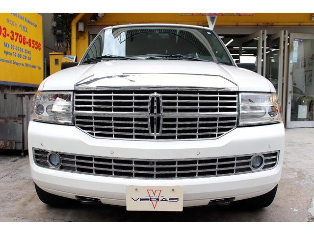 リンカーンナビゲーター ベースグレード 正規ディーラー車 点検記録簿 オーナーズブック スペアキー フルセグサイバーナビ 電動サンルーフ 電動サイドステップ パワーリフトゲート 3列シート8人乗り 黒革パワーシート 電動格納サードシート(4枚目)