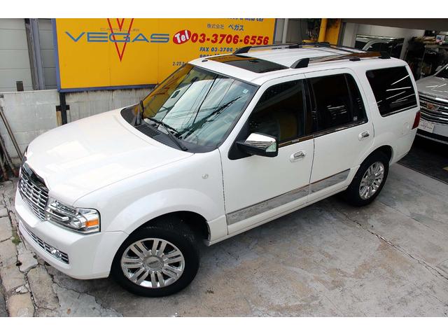 リンカーンナビゲーター ベースグレード 正規ディーラー車 点検記録簿 オーナーズブック スペアキー フルセグサイバーナビ 電動サンルーフ 電動サイドステップ パワーリフトゲート 3列シート8人乗り 黒革パワーシート 電動格納サードシート(8枚目)