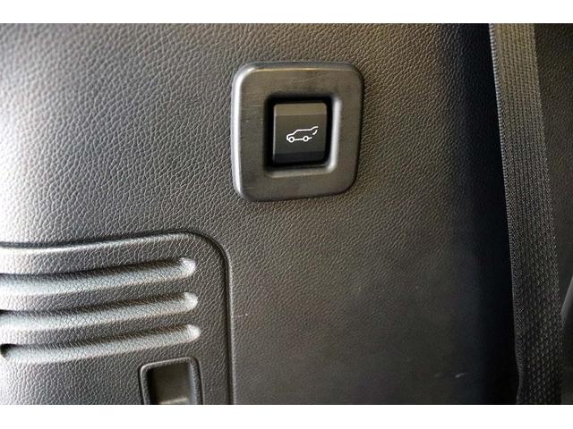 リンカーンナビゲーター ベースグレード 正規ディーラー車 点検記録簿 オーナーズブック スペアキー フルセグサイバーナビ 電動サンルーフ 電動サイドステップ パワーリフトゲート 3列シート8人乗り 黒革パワーシート 電動格納サードシート(23枚目)