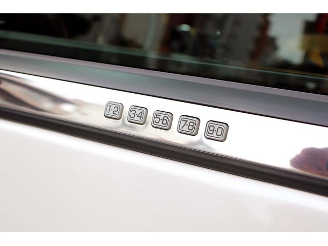 リンカーンナビゲーター ベースグレード 正規ディーラー車 点検記録簿 オーナーズブック スペアキー フルセグサイバーナビ 電動サンルーフ 電動サイドステップ パワーリフトゲート 3列シート8人乗り 黒革パワーシート 電動格納サードシート(24枚目)