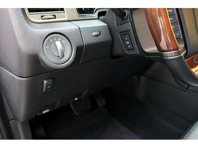 リンカーンナビゲーター ベースグレード 正規ディーラー車 点検記録簿 オーナーズブック スペアキー フルセグサイバーナビ 電動サンルーフ 電動サイドステップ パワーリフトゲート 3列シート8人乗り 黒革パワーシート 電動格納サードシート(28枚目)