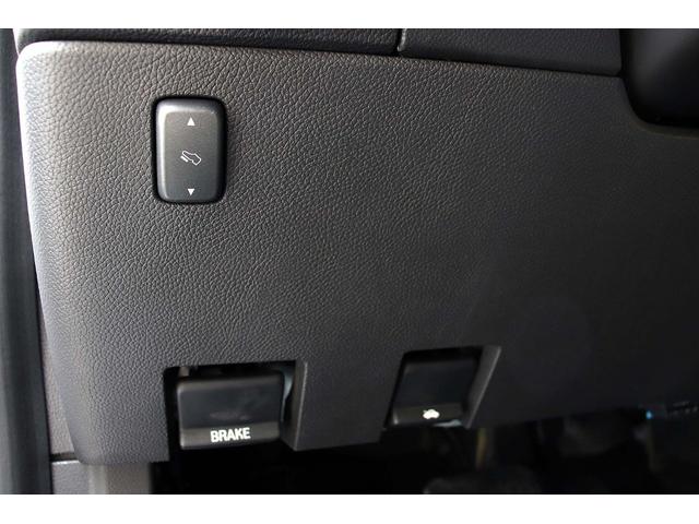 リンカーンナビゲーター ベースグレード 正規ディーラー車 点検記録簿 オーナーズブック スペアキー フルセグサイバーナビ 電動サンルーフ 電動サイドステップ パワーリフトゲート 3列シート8人乗り 黒革パワーシート 電動格納サードシート(29枚目)