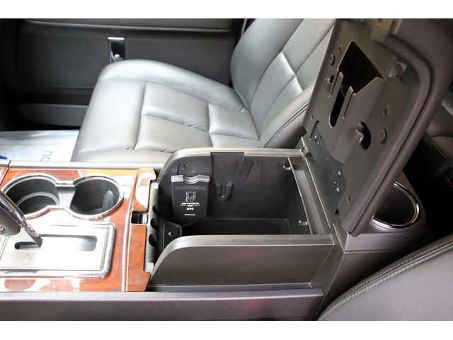 リンカーンナビゲーター ベースグレード 正規ディーラー車 点検記録簿 オーナーズブック スペアキー フルセグサイバーナビ 電動サンルーフ 電動サイドステップ パワーリフトゲート 3列シート8人乗り 黒革パワーシート 電動格納サードシート(37枚目)