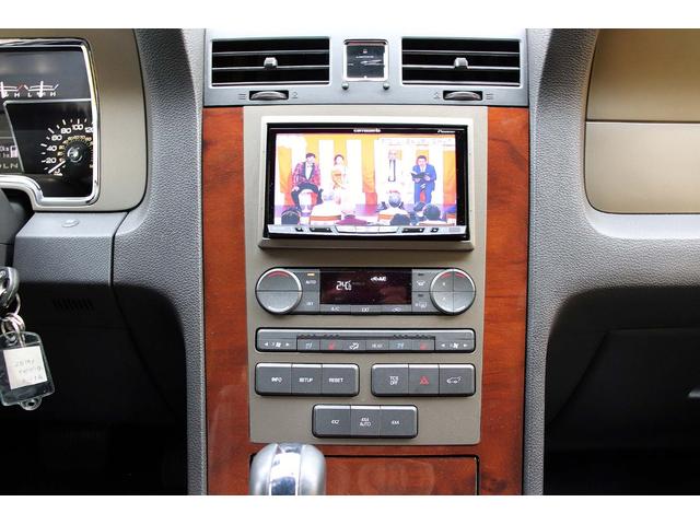 リンカーンナビゲーター ベースグレード 正規ディーラー車 点検記録簿 オーナーズブック スペアキー フルセグサイバーナビ 電動サンルーフ 電動サイドステップ パワーリフトゲート 3列シート8人乗り 黒革パワーシート 電動格納サードシート(39枚目)