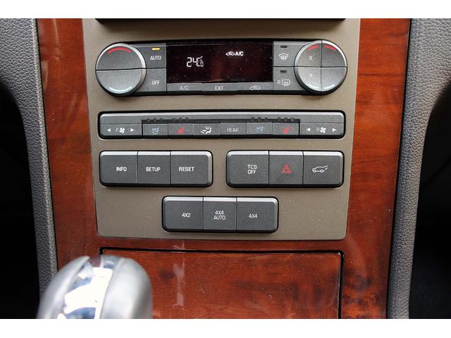 リンカーンナビゲーター ベースグレード 正規ディーラー車 点検記録簿 オーナーズブック スペアキー フルセグサイバーナビ 電動サンルーフ 電動サイドステップ パワーリフトゲート 3列シート8人乗り 黒革パワーシート 電動格納サードシート(40枚目)