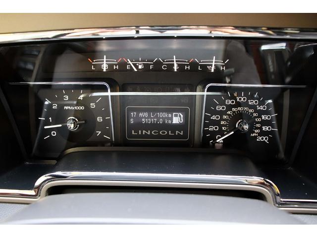 リンカーンナビゲーター ベースグレード 正規ディーラー車 点検記録簿 オーナーズブック スペアキー フルセグサイバーナビ 電動サンルーフ 電動サイドステップ パワーリフトゲート 3列シート8人乗り 黒革パワーシート 電動格納サードシート(41枚目)