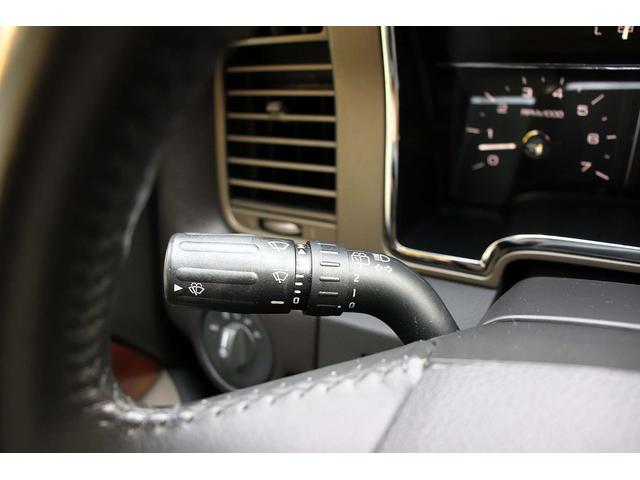 リンカーンナビゲーター ベースグレード 正規ディーラー車 点検記録簿 オーナーズブック スペアキー フルセグサイバーナビ 電動サンルーフ 電動サイドステップ パワーリフトゲート 3列シート8人乗り 黒革パワーシート 電動格納サードシート(45枚目)