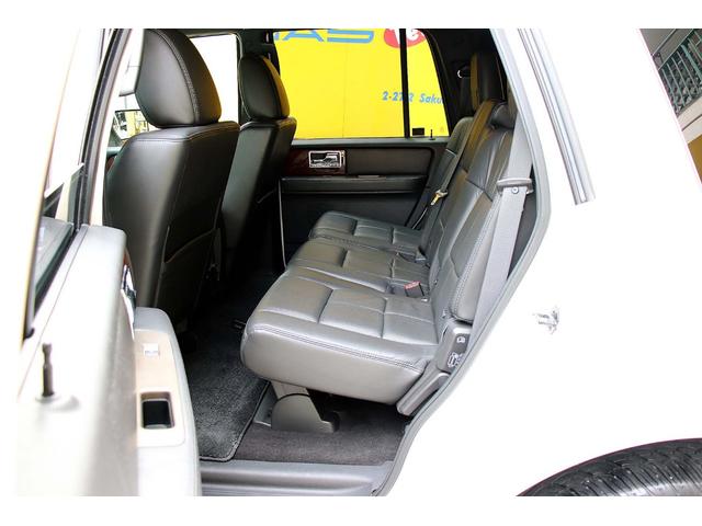 リンカーンナビゲーター ベースグレード 正規ディーラー車 点検記録簿 オーナーズブック スペアキー フルセグサイバーナビ 電動サンルーフ 電動サイドステップ パワーリフトゲート 3列シート8人乗り 黒革パワーシート 電動格納サードシート(50枚目)