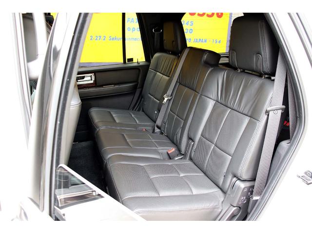 リンカーンナビゲーター ベースグレード 正規ディーラー車 点検記録簿 オーナーズブック スペアキー フルセグサイバーナビ 電動サンルーフ 電動サイドステップ パワーリフトゲート 3列シート8人乗り 黒革パワーシート 電動格納サードシート(51枚目)