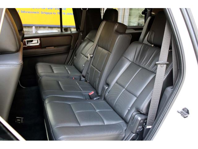 リンカーンナビゲーター ベースグレード 正規ディーラー車 点検記録簿 オーナーズブック スペアキー フルセグサイバーナビ 電動サンルーフ 電動サイドステップ パワーリフトゲート 3列シート8人乗り 黒革パワーシート 電動格納サードシート(52枚目)