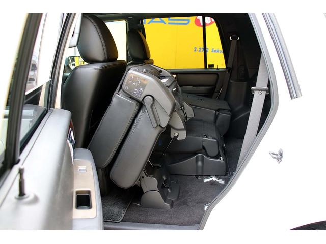 リンカーンナビゲーター ベースグレード 正規ディーラー車 点検記録簿 オーナーズブック スペアキー フルセグサイバーナビ 電動サンルーフ 電動サイドステップ パワーリフトゲート 3列シート8人乗り 黒革パワーシート 電動格納サードシート(53枚目)