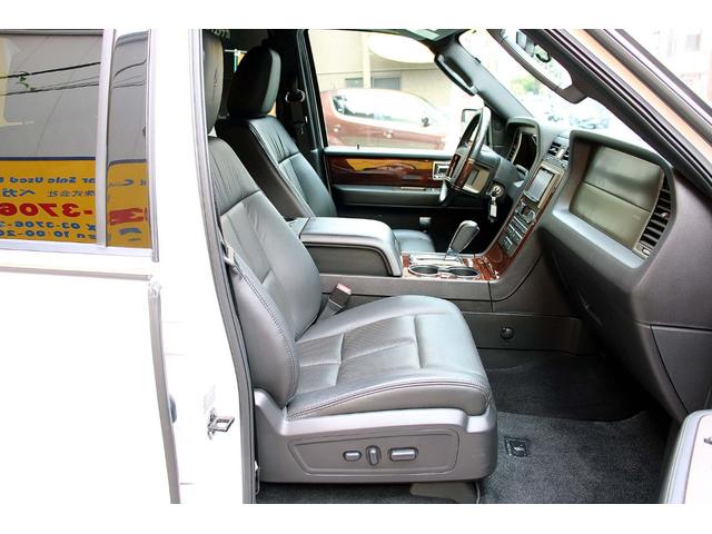 リンカーンナビゲーター ベースグレード 正規ディーラー車 点検記録簿 オーナーズブック スペアキー フルセグサイバーナビ 電動サンルーフ 電動サイドステップ パワーリフトゲート 3列シート8人乗り 黒革パワーシート 電動格納サードシート(60枚目)