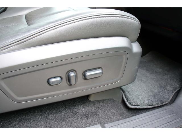 リンカーンナビゲーター ベースグレード 正規ディーラー車 点検記録簿 オーナーズブック スペアキー フルセグサイバーナビ 電動サンルーフ 電動サイドステップ パワーリフトゲート 3列シート8人乗り 黒革パワーシート 電動格納サードシート(61枚目)