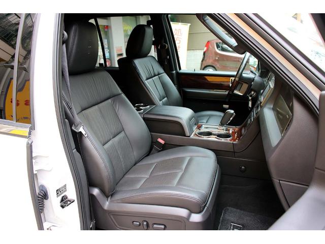 リンカーンナビゲーター ベースグレード 正規ディーラー車 点検記録簿 オーナーズブック スペアキー フルセグサイバーナビ 電動サンルーフ 電動サイドステップ パワーリフトゲート 3列シート8人乗り 黒革パワーシート 電動格納サードシート(62枚目)