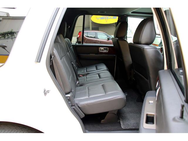 リンカーンナビゲーター ベースグレード 正規ディーラー車 点検記録簿 オーナーズブック スペアキー フルセグサイバーナビ 電動サンルーフ 電動サイドステップ パワーリフトゲート 3列シート8人乗り 黒革パワーシート 電動格納サードシート(64枚目)