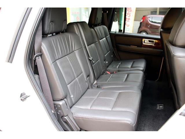 リンカーンナビゲーター ベースグレード 正規ディーラー車 点検記録簿 オーナーズブック スペアキー フルセグサイバーナビ 電動サンルーフ 電動サイドステップ パワーリフトゲート 3列シート8人乗り 黒革パワーシート 電動格納サードシート(65枚目)