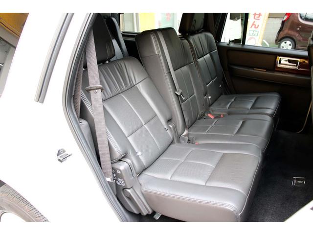 リンカーンナビゲーター ベースグレード 正規ディーラー車 点検記録簿 オーナーズブック スペアキー フルセグサイバーナビ 電動サンルーフ 電動サイドステップ パワーリフトゲート 3列シート8人乗り 黒革パワーシート 電動格納サードシート(66枚目)