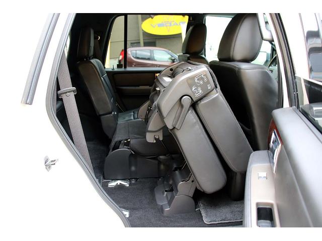 リンカーンナビゲーター ベースグレード 正規ディーラー車 点検記録簿 オーナーズブック スペアキー フルセグサイバーナビ 電動サンルーフ 電動サイドステップ パワーリフトゲート 3列シート8人乗り 黒革パワーシート 電動格納サードシート(67枚目)