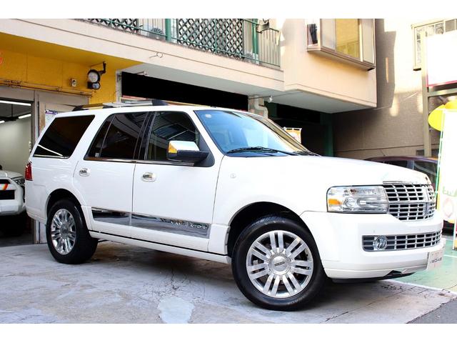 リンカーンナビゲーター ベースグレード 正規ディーラー車 点検記録簿 オーナーズブック スペアキー フルセグサイバーナビ 電動サンルーフ 電動サイドステップ パワーリフトゲート 3列シート8人乗り 黒革パワーシート 電動格納サードシート(72枚目)