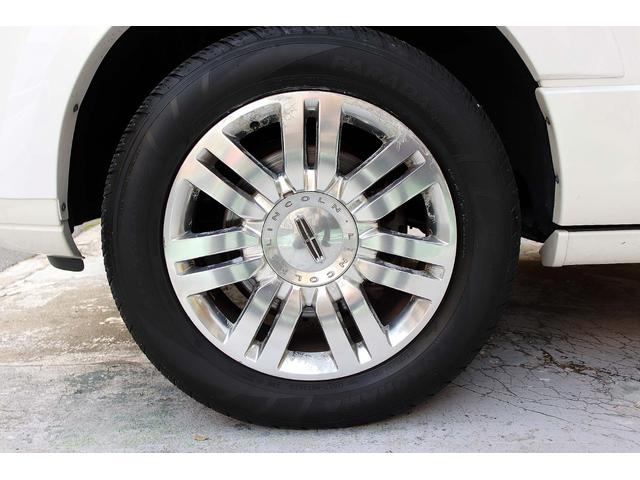 リンカーンナビゲーター ベースグレード 正規ディーラー車 点検記録簿 オーナーズブック スペアキー フルセグサイバーナビ 電動サンルーフ 電動サイドステップ パワーリフトゲート 3列シート8人乗り 黒革パワーシート 電動格納サードシート(76枚目)