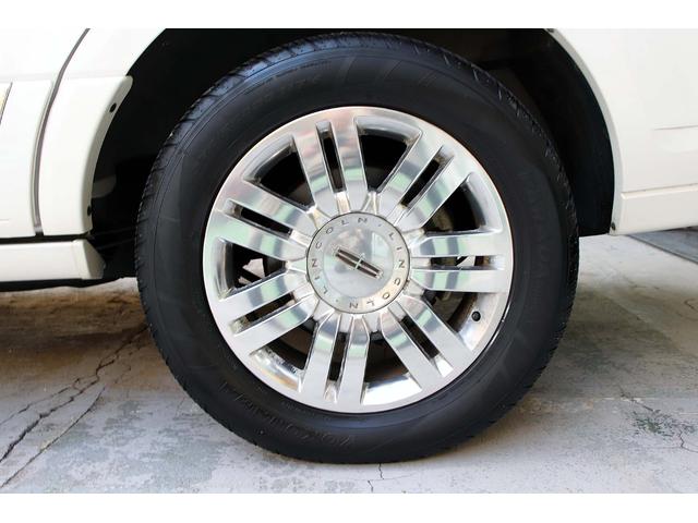 リンカーンナビゲーター ベースグレード 正規ディーラー車 点検記録簿 オーナーズブック スペアキー フルセグサイバーナビ 電動サンルーフ 電動サイドステップ パワーリフトゲート 3列シート8人乗り 黒革パワーシート 電動格納サードシート(77枚目)