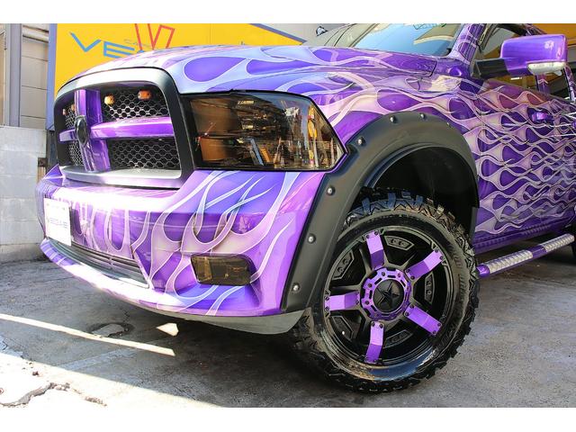 ダッジ・ラム ララミー 新車並行 5.7-HEMI 4WD カスタム 実走行3万mile リフトアップ KMCロックスター20inホイール ポケットスタイルオーバーフェンダー フルセグナビ 取説 点検記録簿 スペアキー(3枚目)