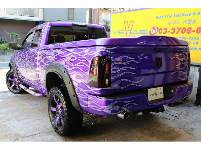 ダッジ・ラム ララミー 新車並行 5.7-HEMI 4WD カスタム 実走行3万mile リフトアップ KMCロックスター20inホイール ポケットスタイルオーバーフェンダー フルセグナビ 取説 点検記録簿 スペアキー(15枚目)