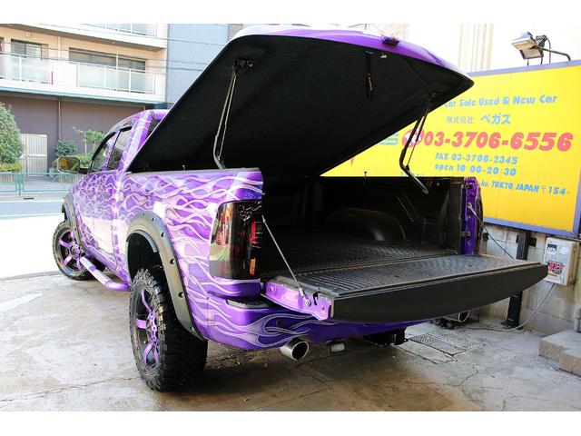 ダッジ・ラム ララミー 新車並行 5.7-HEMI 4WD カスタム 実走行3万mile リフトアップ KMCロックスター20inホイール ポケットスタイルオーバーフェンダー フルセグナビ 取説 点検記録簿 スペアキー(16枚目)