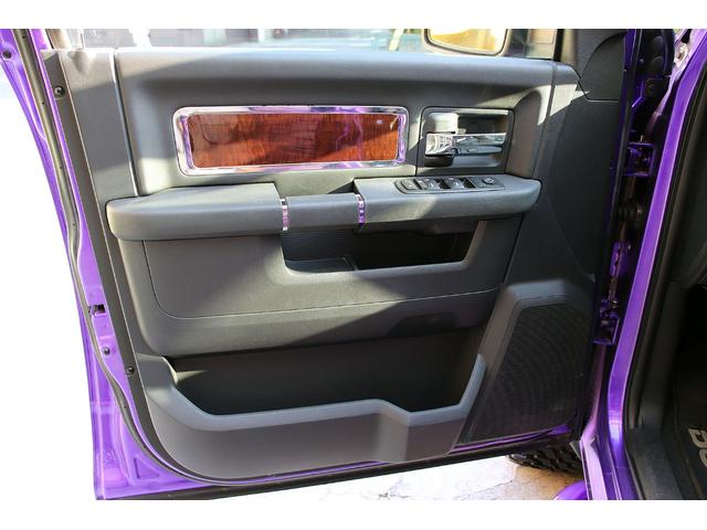 ダッジ・ラム ララミー 新車並行 5.7-HEMI 4WD カスタム 実走行3万mile リフトアップ KMCロックスター20inホイール ポケットスタイルオーバーフェンダー フルセグナビ 取説 点検記録簿 スペアキー(24枚目)