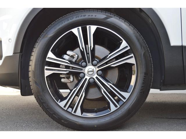 ＸＣ４０ Ｔ４　ＡＷＤ　インスクリプション　ワンオーナー　黒革　ドラレコ　３６０度カメラ　ハーマンカードン　ＬＥＤヘッドライト　ステアリング＆前後シートヒーター　縦列駐車支援システム　ワイヤレススマートフォンチャージ　パワーシート　認定中古車（9枚目）