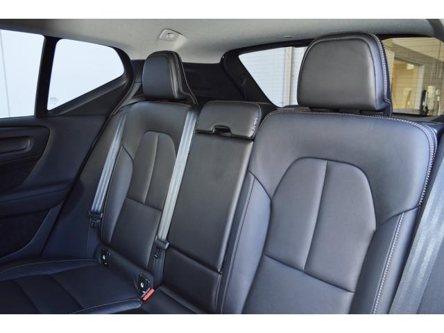 ＸＣ４０ Ｔ４　ＡＷＤ　インスクリプション　ワンオーナー　黒革　ドラレコ　３６０度カメラ　ハーマンカードン　ＬＥＤヘッドライト　ステアリング＆前後シートヒーター　縦列駐車支援システム　ワイヤレススマートフォンチャージ　パワーシート　認定中古車（16枚目）