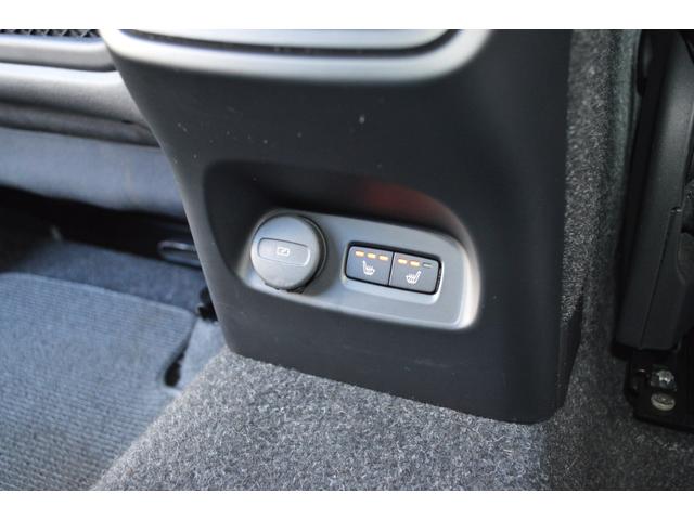 ＸＣ４０ Ｔ４　ＡＷＤ　インスクリプション　ワンオーナー　黒革　ドラレコ　３６０度カメラ　ハーマンカードン　ＬＥＤヘッドライト　ステアリング＆前後シートヒーター　縦列駐車支援システム　ワイヤレススマートフォンチャージ　パワーシート　認定中古車（17枚目）