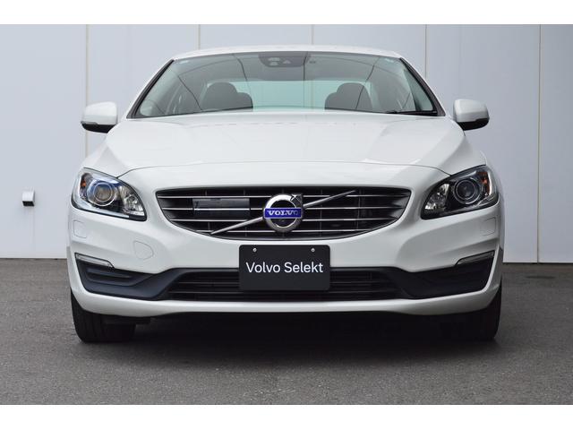 S60 T3 SE 黒革 走行16000キロ ドラレコ 認定中古車 フロントカメラ スマートキー バックカメラ HDDナビ フルセグ シートヒーター(2枚目)