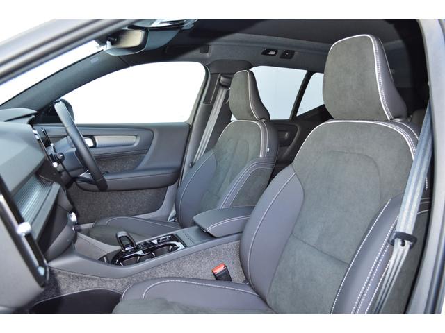 ＸＣ４０ ウルトラ　Ｂ４　ＡＷＤ　ダークエディション　パノラマガラスサンルーフ　特別仕様車　Ｇｏｏｇｌｅ搭載　ハーマンカードン　ピクセルＬＥＤヘッドライト　パワーテールゲート　３６０度カメラ　ステアリング＆前後シートヒーター　ＭＹ２５　認定中古車（5枚目）