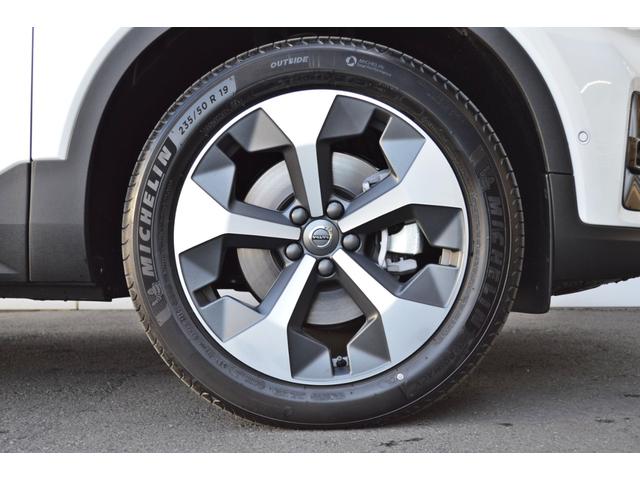 ＸＣ４０ ウルトラ　Ｂ４　ＡＷＤ　ダークエディション　パノラマガラスサンルーフ　特別仕様車　Ｇｏｏｇｌｅ搭載　ハーマンカードン　ピクセルＬＥＤヘッドライト　パワーテールゲート　３６０度カメラ　ステアリング＆前後シートヒーター　ＭＹ２５　認定中古車（9枚目）