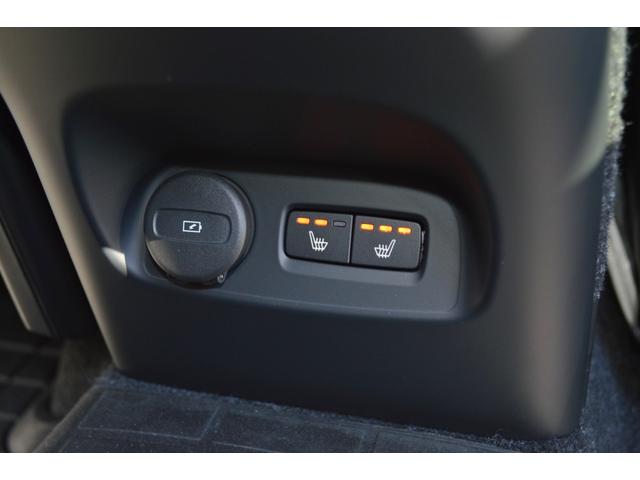 ＸＣ４０ ウルトラ　Ｂ４　ＡＷＤ　ダークエディション　パノラマガラスサンルーフ　特別仕様車　Ｇｏｏｇｌｅ搭載　ハーマンカードン　ピクセルＬＥＤヘッドライト　パワーテールゲート　３６０度カメラ　ステアリング＆前後シートヒーター　ＭＹ２５　認定中古車（16枚目）