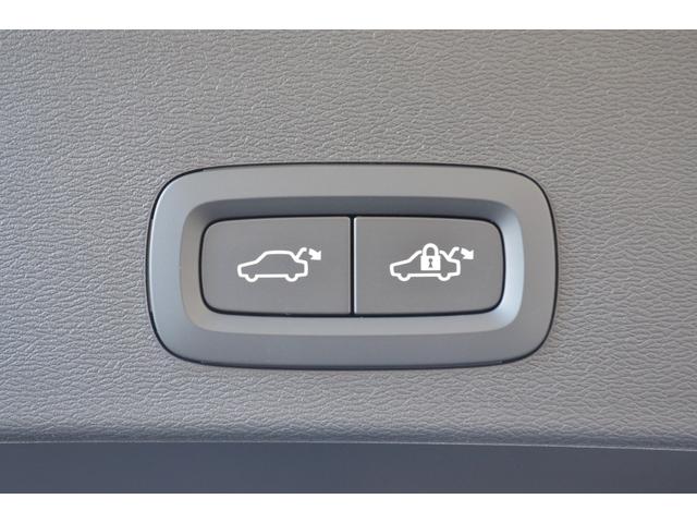 ＸＣ４０ ウルトラ　Ｂ４　ＡＷＤ　ダークエディション　パノラマガラスサンルーフ　特別仕様車　Ｇｏｏｇｌｅ搭載　ハーマンカードン　ピクセルＬＥＤヘッドライト　パワーテールゲート　３６０度カメラ　ステアリング＆前後シートヒーター　ＭＹ２５　認定中古車（19枚目）