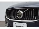 フロントカメラはデザインも重視しVOLVOのロゴマークに内蔵されています