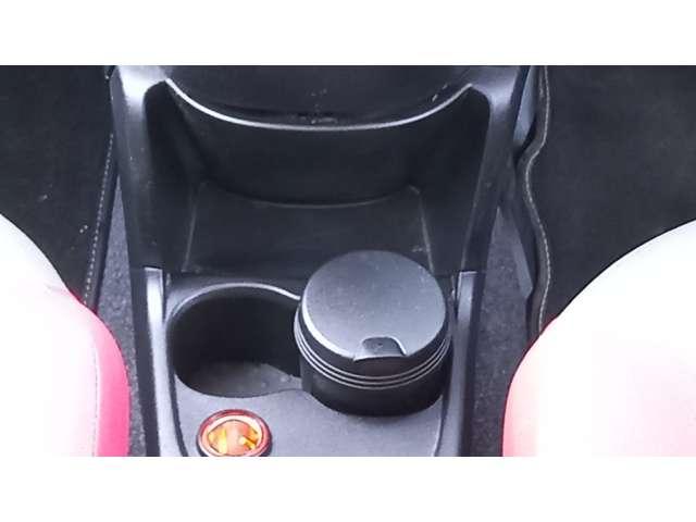 ドリンクホルダーもキレイです♪