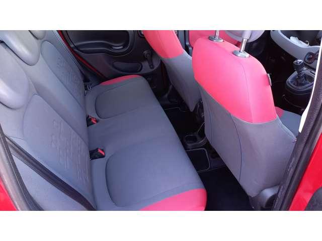 後部座席の足元きれいな状態です♪