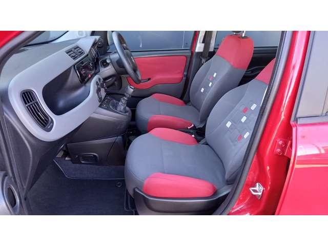 運転席と助手席の距離感いいですね♪