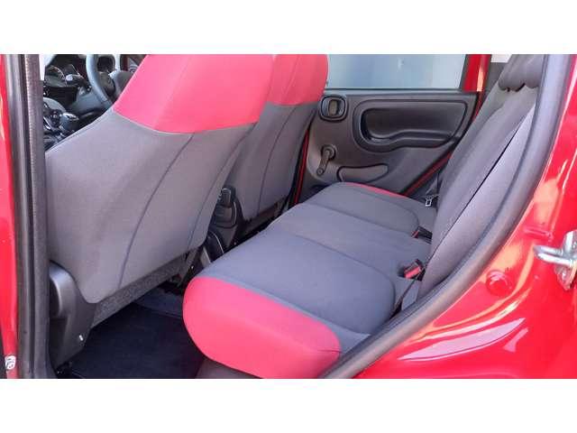 後部座席の足元きれいな状態です♪