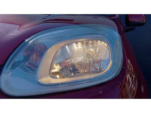 ハロゲンですが暗い場合は社外ＬＥＤヘッドライトに交換してみるも良いかもしれいないです♪ヘッドライトの位置が高いく照らすので広範囲に光が届き前が見えやすく運転しやすいです　また、安全性向上にも役立ます