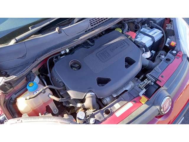 右側からのエンジンの画像です♪