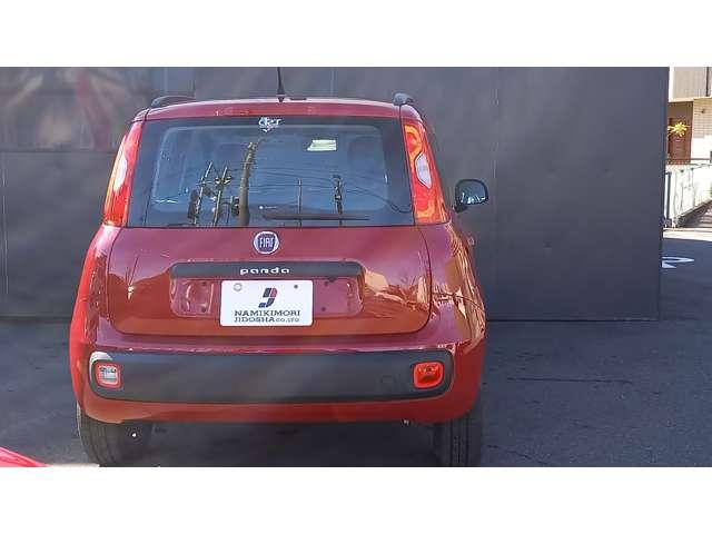 後からのフォルムもコンパクトで良い感じですリアコンビネーションランプの位置が高いので後続車からもよく見え、信号待ちや渋滞時の安全性が高くなります