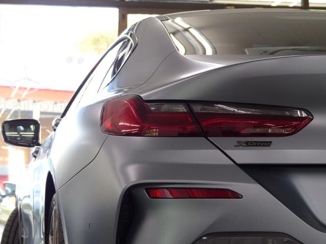 8シリーズ M850i xDrive グランクーペ Dアシストプロ 白革 SR HDDナビ地デジTOP&3Dビュー ライブコックピット HUD harman&kardon 前後席Sヒーター 前席ベンチレーション BMWレーザーライト 自動トランク 禁煙(8枚目)