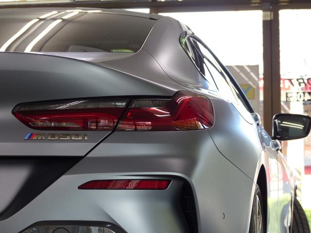 8シリーズ M850i xDrive グランクーペ Dアシストプロ 白革 SR HDDナビ地デジTOP&3Dビュー ライブコックピット HUD harman&kardon 前後席Sヒーター 前席ベンチレーション BMWレーザーライト 自動トランク 禁煙(9枚目)