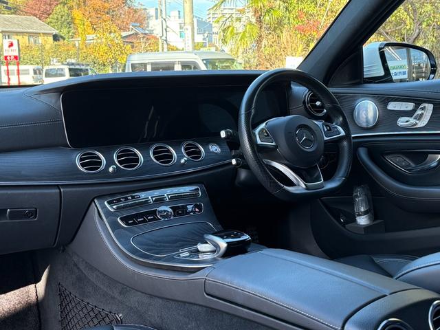 １９インチＡＭＧ５ツインスポークアルミホイールが標準装備され、スポーティーな外観を演出しております！　内装はオプションのレザーエクスクルーシブパッケージならではの高級感漂うブラックナッパレザーシート＆