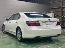 ＬＳ ＬＳ６００ｈＬ　プリクラ　白革　ＳＲ　純正ＨＤＤナビＢカメラ　Ｒエンター　マークレビンソン　Ｓヒーター＆Ｓクーラー　ＬＥＤライト　自動トランク　レーダークルーズ　イージークローザ　クリアランスソナー　禁煙　法人１オナ（5枚目）